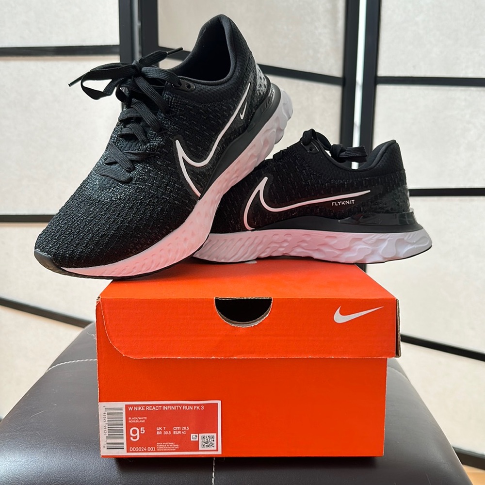BNIB - Women Nike React Infinity Run Fly Knit 3 - Size 9.5